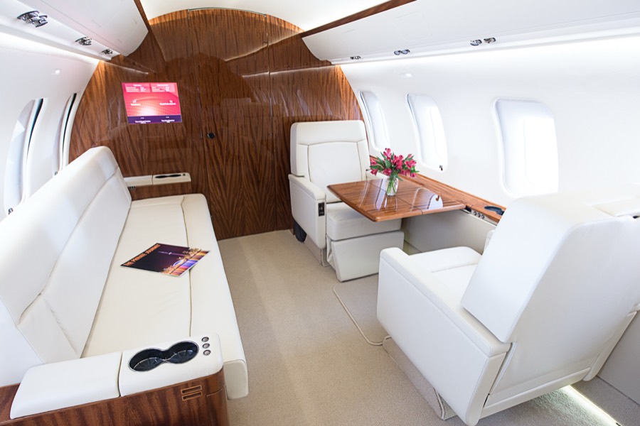 Bombardier Challenger 605 cabin interior