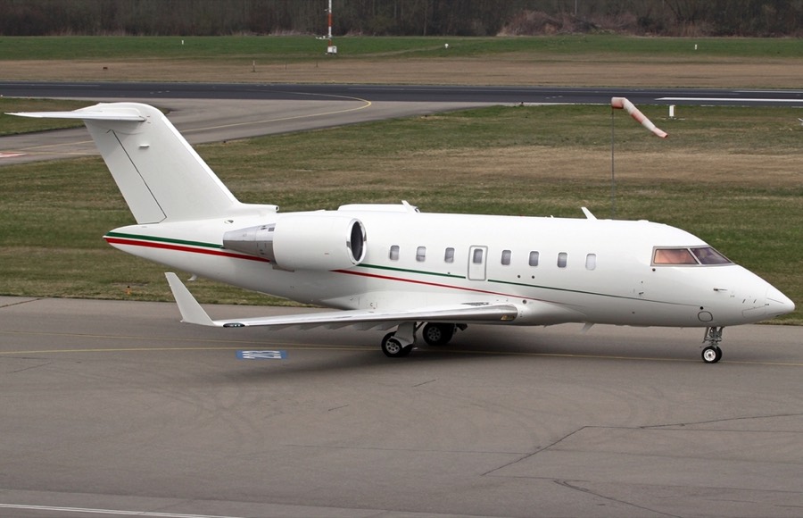 Bombardier Challenger 605 exterior