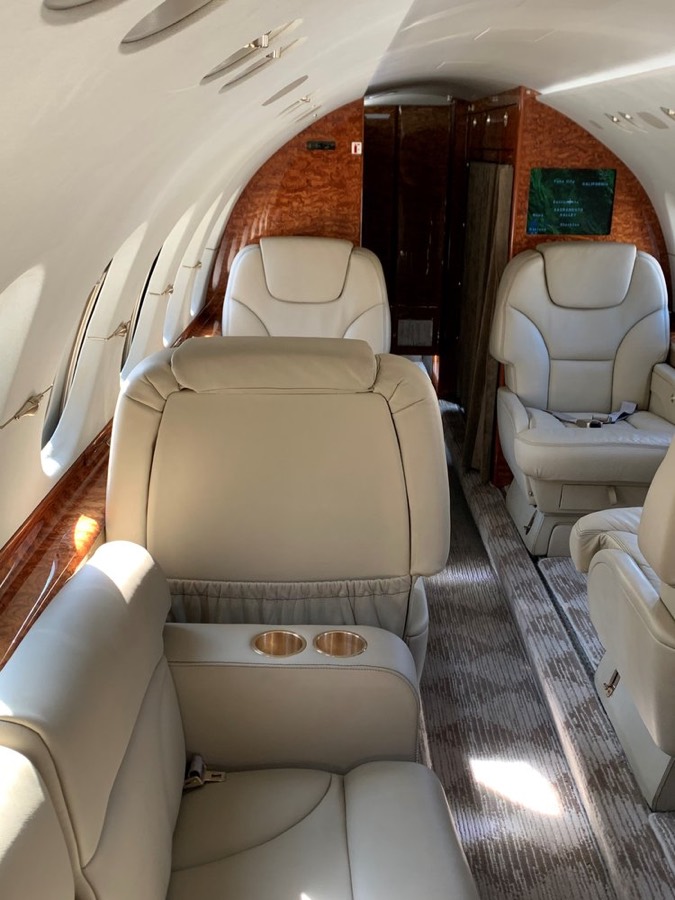 Hawker 800XP cabin interior