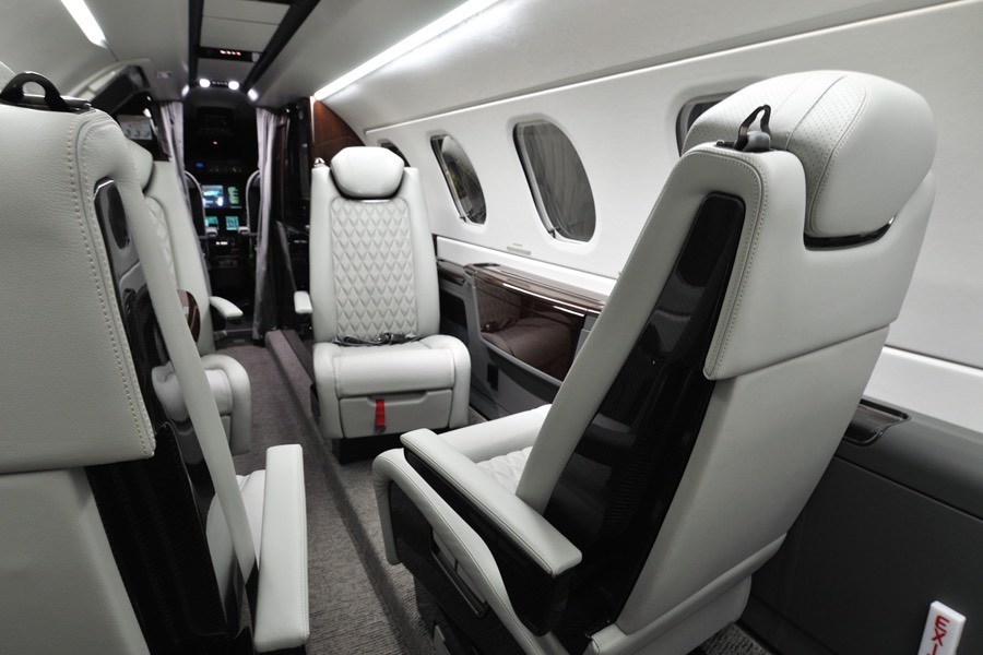 Light jet cabin with club seating